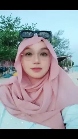 Yg pergi pergi saja, jangan di pikir, Allah punya kehendak yg lebih baik.. dari yg kita inginkan.., fokus dgn diri sendir.. 