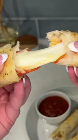these viral tortilla pepperoni mozzarella sticks are so easy and SO YUMMY 🧀😍 Ingredients: 3 taco sized tortillas 3 string cheese sticks 12 pepperoni slices 1 tbs butter (melted) Italian seasoning garlic powder marinara sauce Instructions: Roll 4 pepperoni slices and 1 cheese stick in each tortilla. Combine melted butter and seasonings and brush onto tops of rolled tortillas. Air fry at 325° for 6-8 minutes and serve with marinara sauce for dipping. Enjoy! 😋  #snack #EasyRecipe #snackideas #cheese #creatorsearchinsights 
