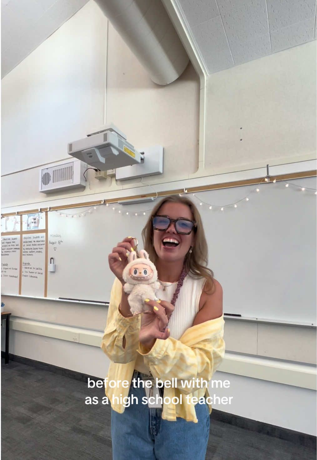 Prep before the bell with me as a high school teacher 🫶🏻 happy Monday!  #teachersoftiktok #teachertok #teacherlife #teacher 