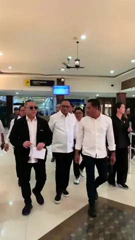 Menko Pangan Bapak @zul.hasan bareng Mas DPR @Verrell Bramasta meresmikan Koperasi Merah Putih di Sleman Yogyakarta. #menkopangan  #zulkiflihasan  #koperasimerahputih  #verrelbramasta  #yogyakartaistimewa 