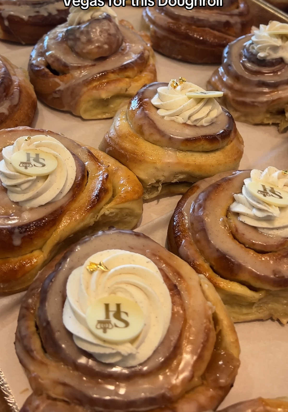 So worth it 🤤 #doughroll #couturedoughnuts #donutshop #dessert #vegasfoodie 