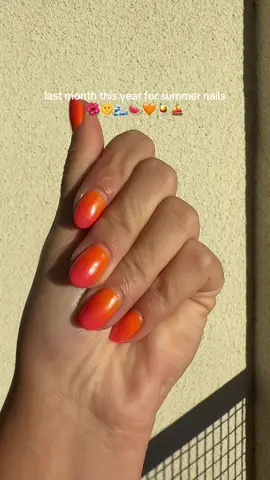 The inspo was Miami sunset 😉 #nailinspo #transition #summernails #ombrenails #sunset 