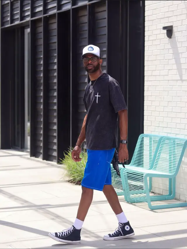 Jesus died for me. Now I live for him 🙌🏾@Guidingcross  Use the code “WA25” to save at checkout! #jesussaves #christain #outfitinspo #cross #jesus 