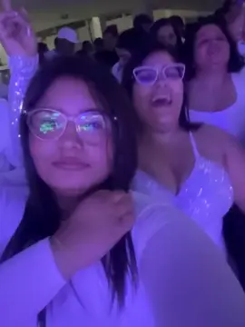 🔊🎶Yo veía por tus ojos yo vivía enamorado🎶fui fanático por ti fui un estúpido infantil🎵yo te fui entregando todo y por dar te di mi alma,te di todo por amor & llegué a la conclusión que te he dadoooo lo mejor de mi... A todo pulmón como queríamos 🥴 Excelente rumba ‼️‼️ @Carlitosramproductions  @Dama's Productions Company  @Yaritza Producciones 