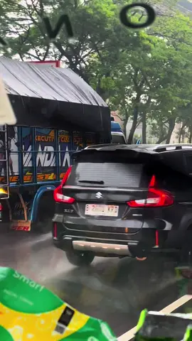 Pagi pagi diguyur hujan💦💦💦 #cantermaniaindonesia #trukmaniaindonesia #fyp #priakekeselen #drivermuda 