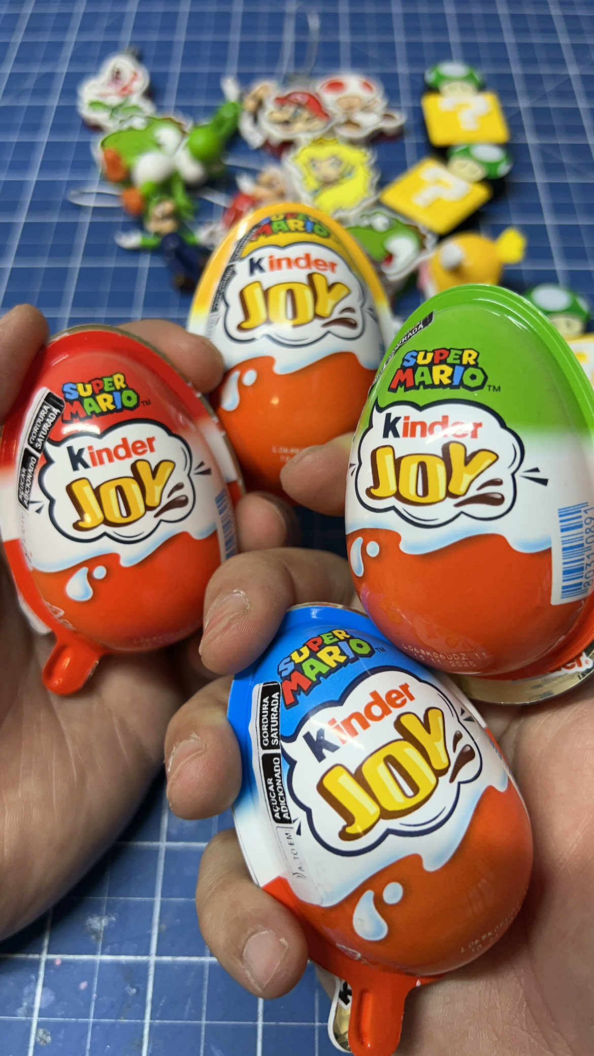 Abrindo 16 Kinder Joy do Super Mario 