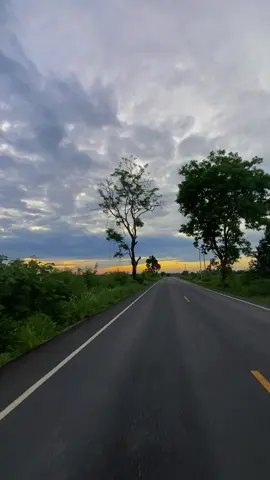 เอาวิวบ้านนอกมาฝากครับ#วิวบ้านนอก🍃 #ภูเขา 