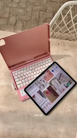 Review case keyboard ipad setelah pemakaian 2 bulan. Gak ada kendala sama sekali. Stok terbatas jadi cepetan co sekarang juga. Sebelum kehabisan lagi. #ipadcase #casekeyboard #magickeyboard #ipad #ipadaccessories 