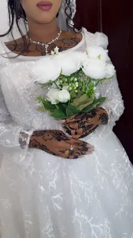 Hambalyo Qurux badn #bulbulobeautysalon💛 #bulbulo82🥰🌵🥀 #makeupartist #caruusadayna❤️👰‍♂️ #aroosadeena1 #galmudugnimo💙🤍💚 #xamarcadey🇸🇴🇸🇴🇸🇴🇸🇴 