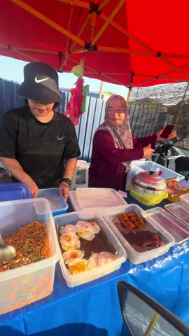 aku lg nk cpt,membebel pulak dak @akak onye ni.Dah le aku nk beli karipap dh habes!!