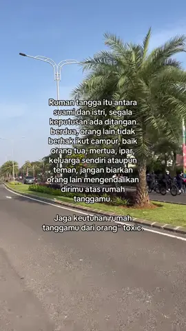 Apalagi mertua, orang terdekat yg biasanya kuat memberikan pengaruh buruk untuk rumah tangga anaknya.. atau istilah kata 