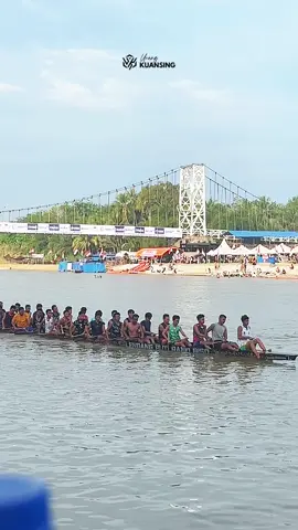 Tradisi pacu jalur | Selendang puti rano biso menuju pancang star @SELENDANG PUTI RANO BISO #aurafarming #pacujalurkuantansingingi #viral #beranda #pacujalur 