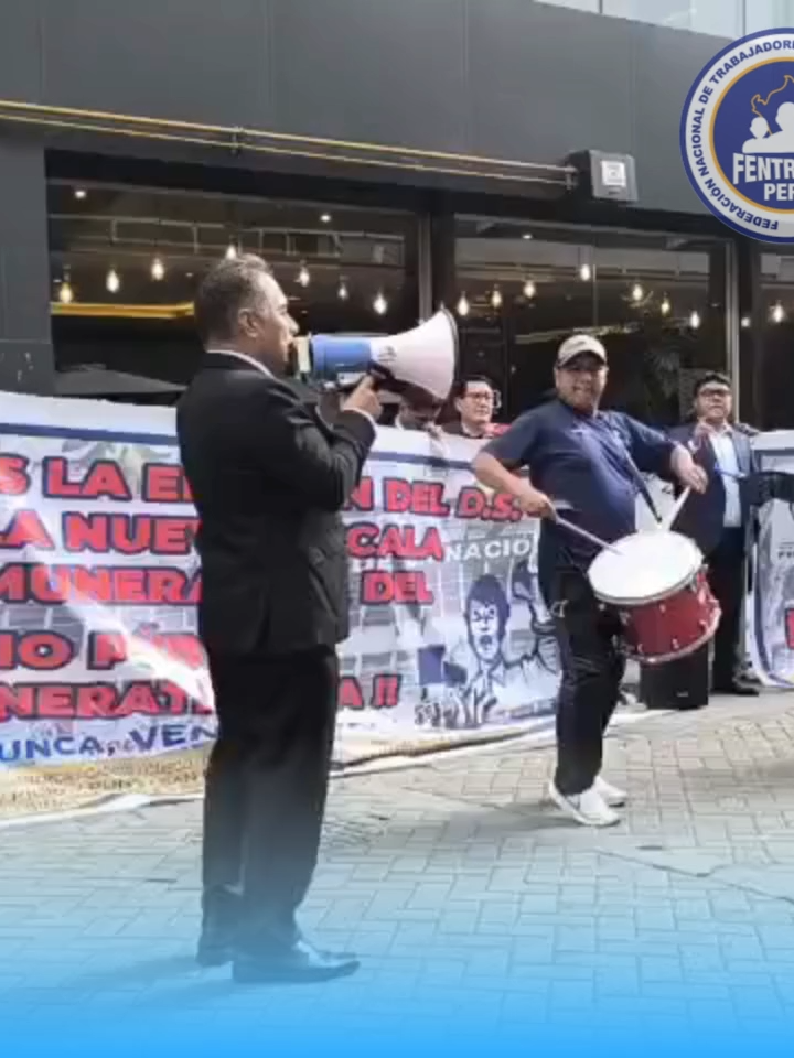 Protesta antes el @mefperu por la promulgación de la escala #ministeriopúblico #CAS #HOMOLOGACIÓN #escala