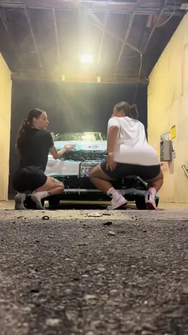 We really wanted to do this trend lmaooo #ontopofcars #trio #fyp @trinityoshyraa @Jayglow_ 