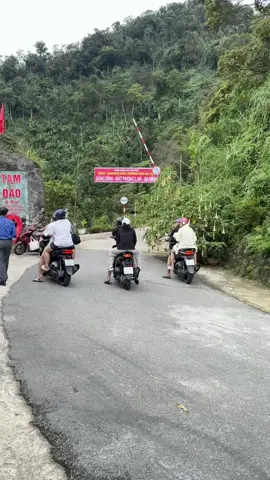Thì ra bấy lâu nay ta mới chỉ ở rìa của Tam Đảo thôi nha các tình yêu!!! Tại vị trí này ngắm toàn cảnh Tam đảo cùng tui nha#viral #xuhuong #tamdaoreview #makeup #makeuptamdao 