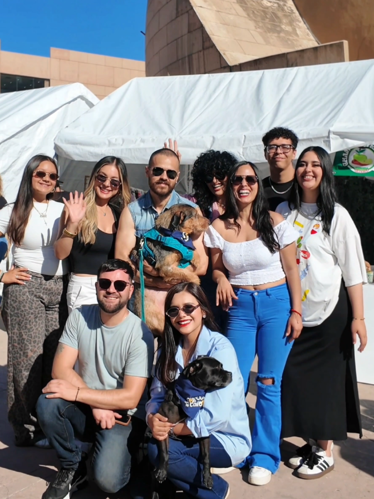 Regresa @elfestivaldelsabor.tij con su segunda edición en la Explanada del CECUT el próximo  Sábado 30 y Domingo 31 de agosto apartir de las 12 pm. No te puedes perder el mejor Evento de Agosto con más de 400 emprendedores reunidos para consentir a todos los miembros de la familia con los mejores antojos de Tijuana. En este evento podrás encontrar la mejor comida, postres, bebidas, café, ccerveza,nieve y muchos articulos locales. Recuerda la entrada es Gratuita y es un evento completamente Pet Friendly. Nos vemos en unos dias en  El Festival Del Sabor edición Agosto. Dirección: P.º de los Héroes 9350, Zona Urbana Rio Tijuana, 22010 Tijuana, B.C. Google maps: https://maps.app.goo.gl/oEpQ6YbjmqRn22dp7?g_st=ac