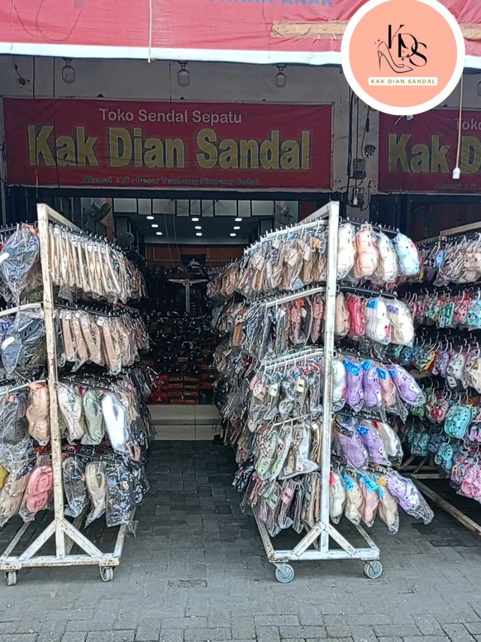Jangan Lupa Mampir ya.. Kak Dian Store Buka jam 08.00 - 23.00 Jln Besar Tembung, Simpang Jodoh Medan #kakdiansandal #sepatumurah #sendalviral #simpangjodoh #tembung 