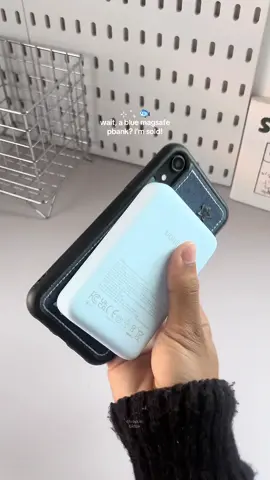 if it’s blue, i want it!! 🐟🙏🏻 #powerbank #magneticpowerbank #ugreenpowerbank @UgreenOfficialShop  