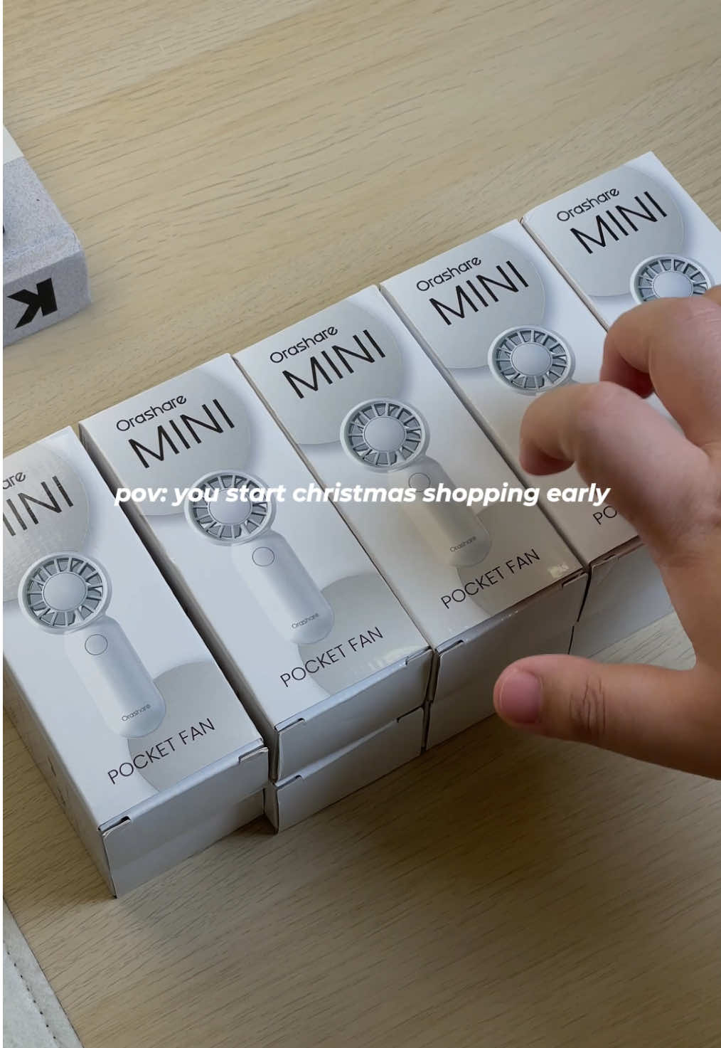 This Orashare Mini Pocket Fan is suprisingly powerful kahit sa cute size niya. And since may mga discounts and vouchers pa, nagsimula na ‘ko mag-ipon ng mga pang Christmas gifts! #orashare #minifan #turbofan #giftideas #souvenirs  
