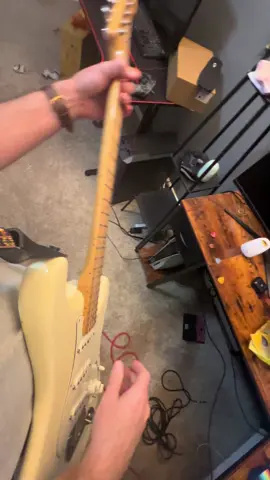 I found the best pick #guitartok #guitarsolo #electricguitar #fender #freebird