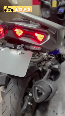 【JSTC 車牌上移套件】 讓二代龍更俐落的秘密武器！ 1️⃣ 接合車台更穩固 2️⃣ 精緻造型外觀 3️⃣ 黃金比例角度 帥度直接解鎖 → 這才叫「再改一夏」🔥 #JSTC #車牌上移 #機車改裝 #DRG #龍二 #機車精品 #SYM