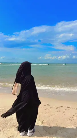 Ombak d samperin, pas d samperin balik malah lari😂