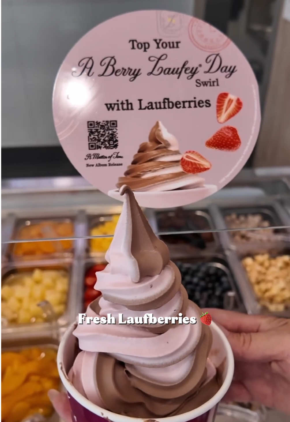Chocolate 🍫 + Strawberry 🍓 = A Berry Laufey Day at @Yogurtland  Had to pull out the giant blue spoon for this one (not the most practical hehe). Flavor’s here till Aug 31, and on Aug 24 spend $15+ in-store to snag your own limited edition Blue Spoon 💙🥄 #averylaufeyday #Yogurtland #laufey 