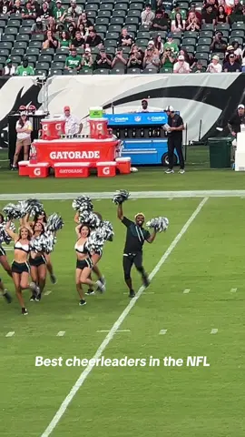 The eagles cheerleaders are clearingggg #philadelphiaeagles #symonewiththesports #eagles #nflcheerleader #nflcheer 