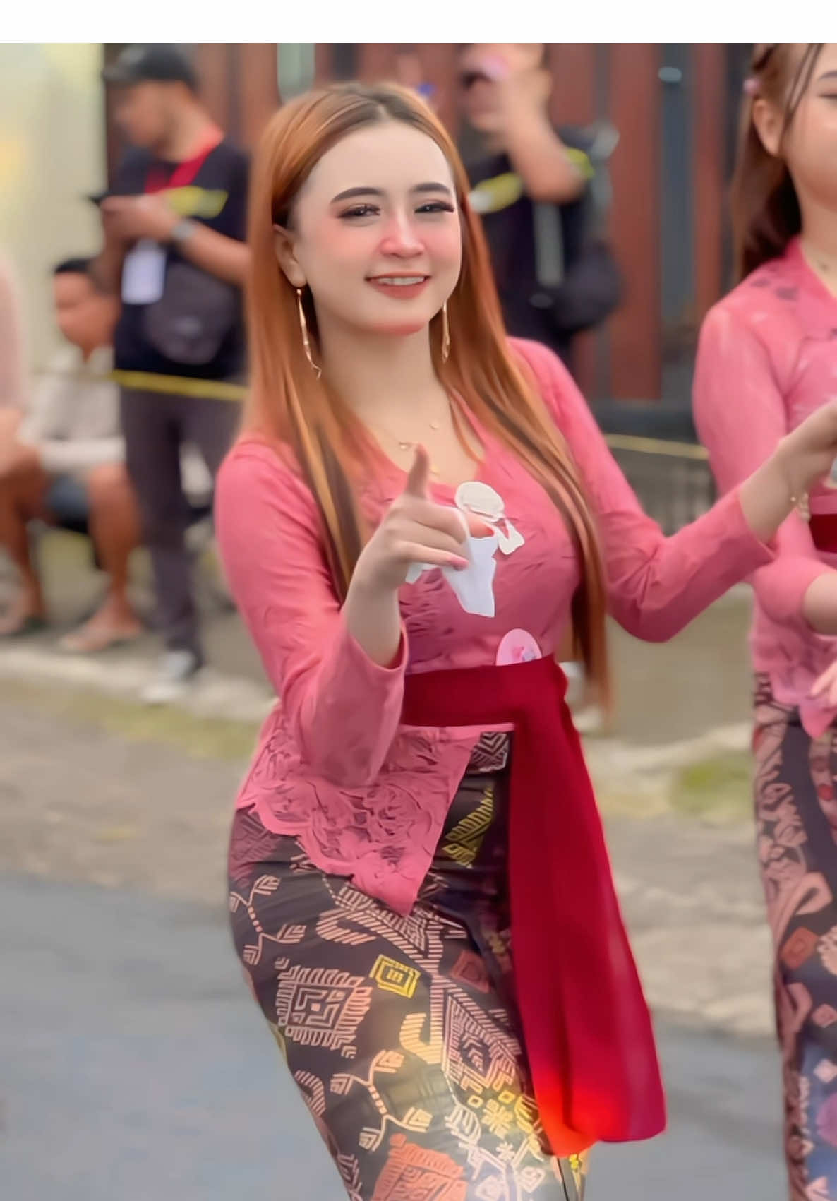 Kebaya pink menyala bolo 🔥#dance #karnaval #karnavalsoundsystem #fyp 