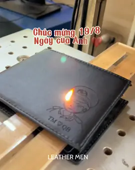 🇻🇳 |19/08/1945 - 19/8/2025| ĐẤT NƯỚC MÌNH RỢP BÓNG CỜ HOA.🇻🇳 Hôm nay là một ngày lễ lớn. Kỷ niệm 80 năm Cách mạng Tháng Tám thành công, kỷ niệm 80 năm Ngày truyền thống Công an nhân dân, kỷ niệm 20 năm Ngày hội toàn dân bảo vệ an ninh Tổ quốc. Trong không khí nô nức của ngày lễ lớn của đất nước, dân tộc Việt Nam và cũng là ngày vinh danh lực lượng Công An Nhân Dân Việt Nam.  Xin gửi lời chúc mừng tốt đẹp nhất cho đất nước ta, cho nhân dân ta luôn sống trong ấm no hạnh phúc và chúc cho những chiến sĩ Công An luôn mạnh khỏe, vững bước đi đến cùng con đường mà mình đã chọn. #cand #quatangcand #VÍ_KHẮC_TÊN_THEO_YÊU_CẦU #quà_tặng_cho_nam #bóp_nam 