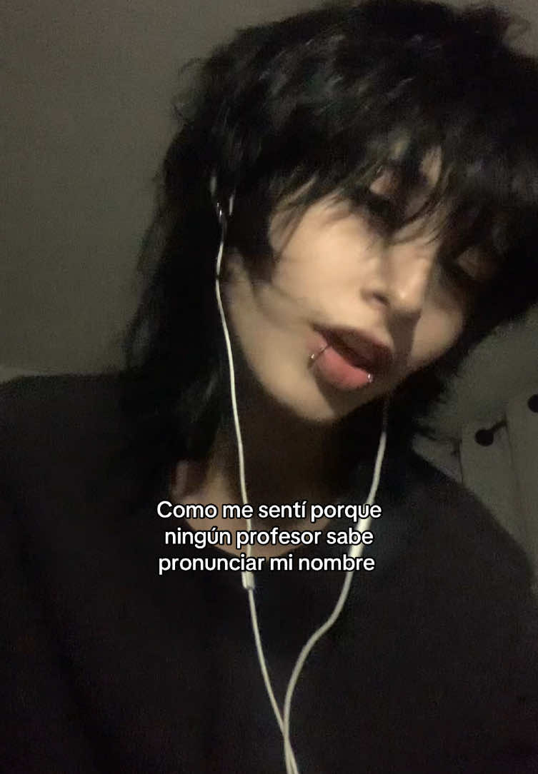 Jae: tendencia en la uni 😛#fyp #fypシ゚ #identificarse #piercing #texto 