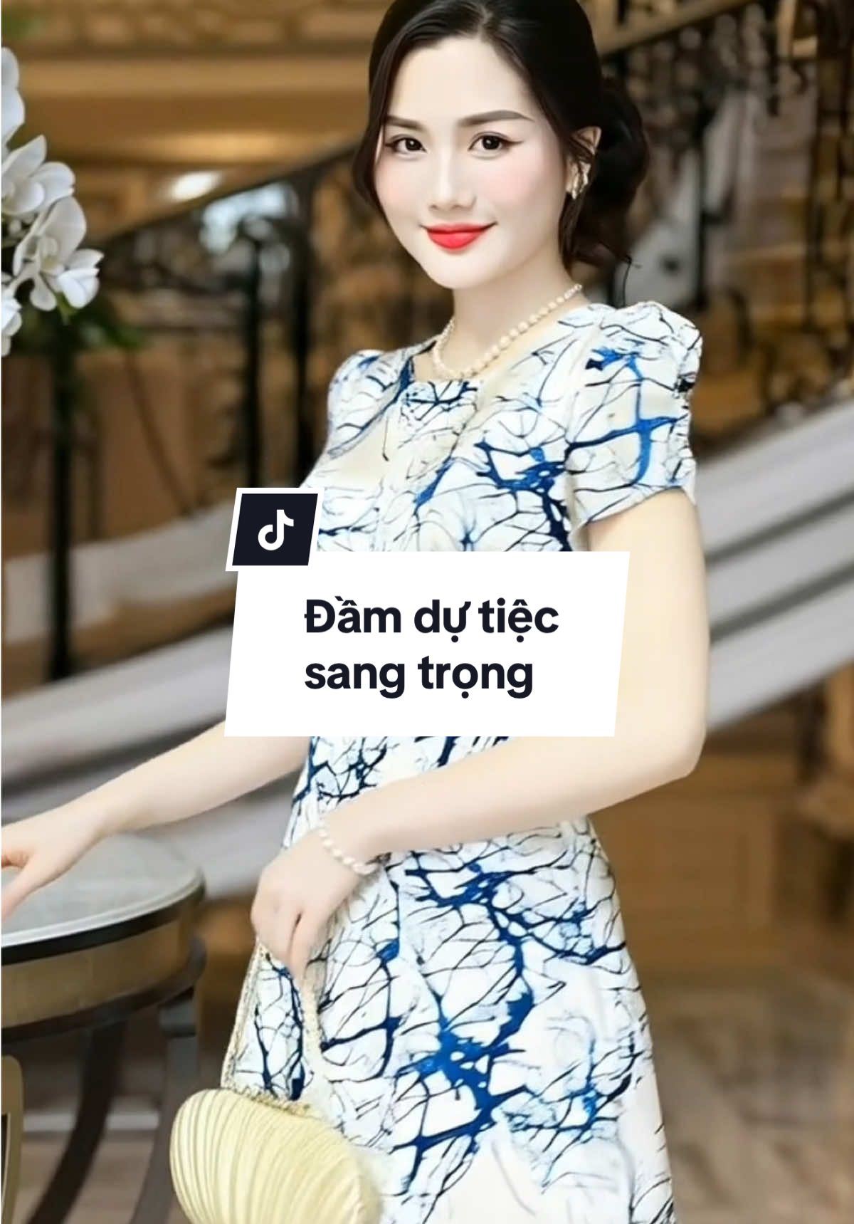 Nổi bật mà tinh tế là em #damnu #thoitrangnu #sangtrong 