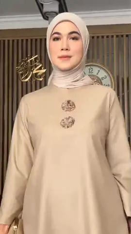 Haloo bundaa jangan lupa join live hari ini yaa🥰 blouse paling best seler udah restok lagi nih😍 #fyp #tiktoklive #fashionmuslimah #kamari 