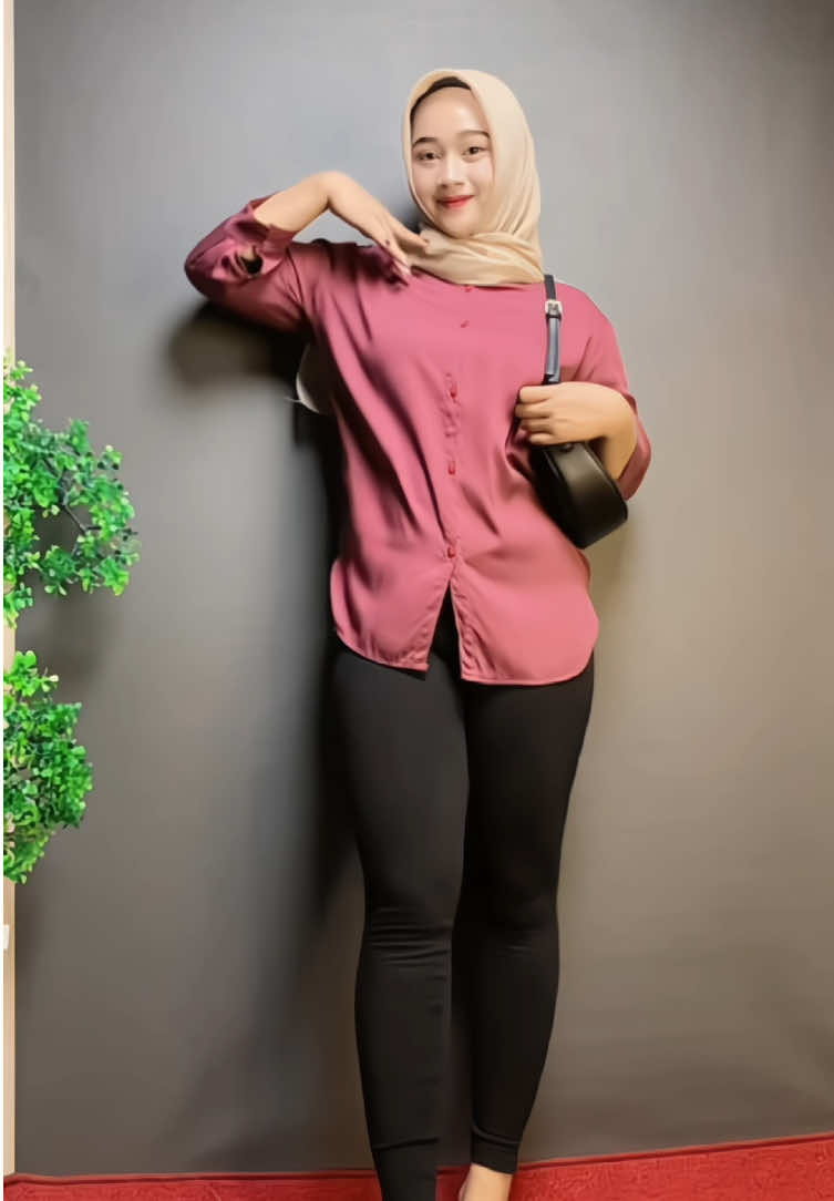 kemeja rayon lagi nih beb sumpah bahanya adem anyes bgt lohh😍🫶🏻 #rekomendasioutfit #kemejawanita #kemejarayon #fyp #fyppppppppppppppppppppppp 