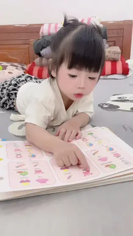 Em bé học bài#xuhuongtiktok #lênxuhuớng #thịnhhanhtiktok #videoviral #tiktokgiaitri 