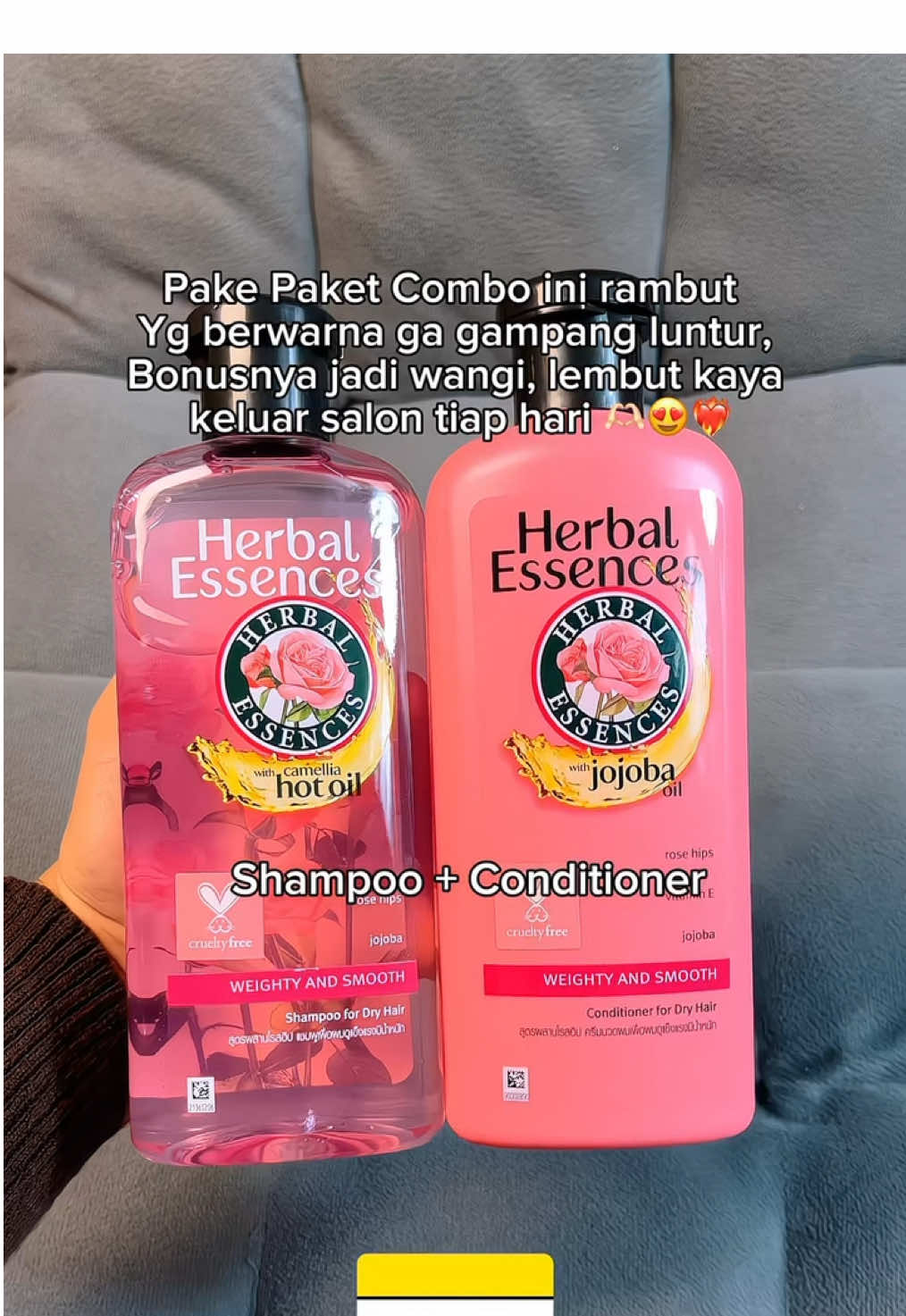 Paket combo biar dikira abis ke salon tiap hari 💕 #shampoo #conditioner #herbalessences #shampomamagigi 