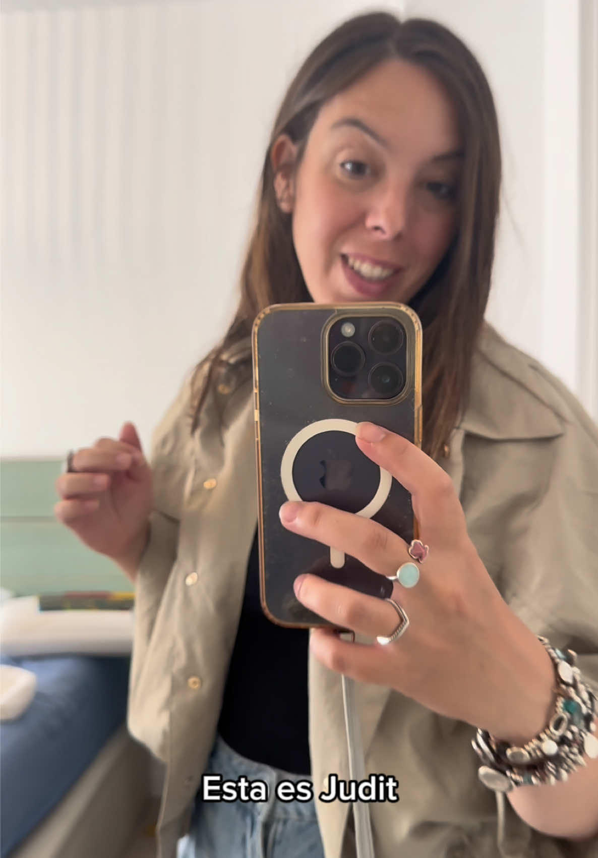 Esta soy yo 🙂 Entrando a la crisis de los 40 🙈 hace poco que fui madre y una se veía con muy mala cara, así que decidí hacer un cambio y probar los productos de Ringana. Tengo que reconocer que he bosta una mejora en mi piel Si te animas tengo código descuento de Ringana de 20€ “JUDIT20”  #ringanapartner #ringana #cuarentona #entrandoalos40 