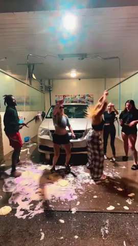 Midnight car wash run🤣 #fyp #ontopofcars #carwashing #carsoftiktok 