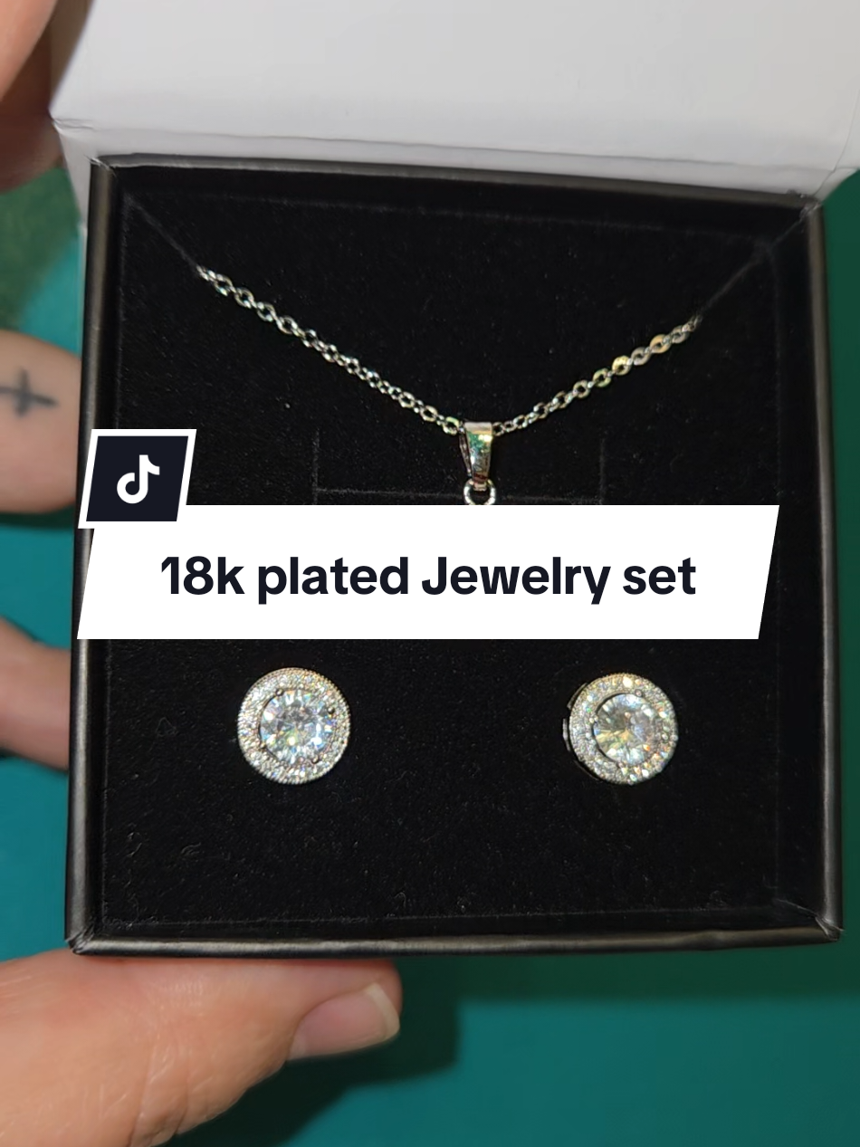 Beautiful 18k gold plated earring and necklace set #jewelryset #18kgoldplated #christmasgiftidea #giftsforher 