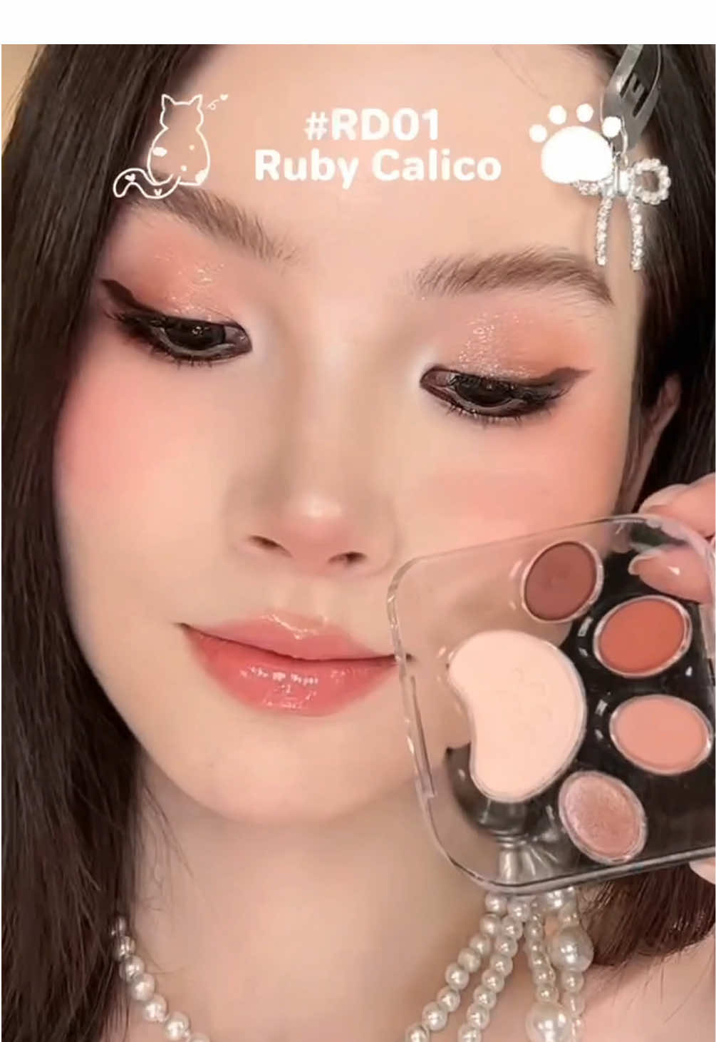 NEW! 🐾  แต่ละสีบอกคาแรกเตอร์ไม่ซ้ำ เติมเสน่ห์ได้ทั้งหวานละมุนหรือสวยมั่นใจในตลับเดียว ✨ #pinkflash  #pinkflashth  #eyeshadowpalette  #อายแชโดว์ #แต่งตา  #พาเลตอายแชโดว์ 