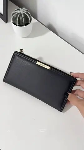 proof that long wallets can still serve 🪪🖤 #longwallet #wallet #longwalletforwomen 