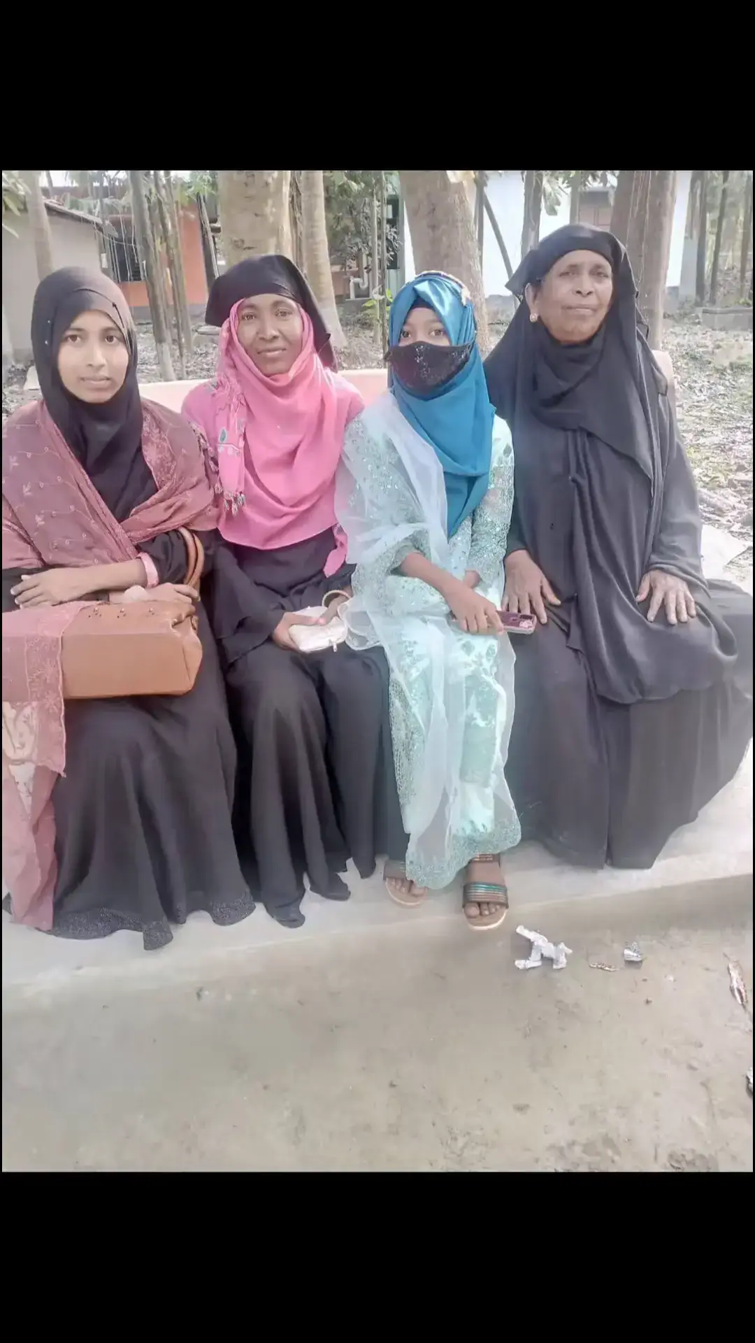 কখনও কখনও মনে হয়- বৃষ্টি আমাকে মুক্তি দেয়। কারণ তখন আমি অঝরে কাঁদতে পারি, আর কেউ বুঝতে পারে না, চোখের কোনটা বৃষ্টির জল, কোনটা আমার কান্না।  এই ভেজা আকাশের নিচে দাঁড়িয়ে, আমি আমার সব দুঃখ ঢেলে দিই মাটির বুকের ভেতর, হয়তো সে-ই একমাত্র বোঝে, মানুষের ভেতরের ব্যথার ভাষা। আসলে বৃষ্টি শুধু ভেজায় না, সে লুকিয়ে রাখে আমার ভাঙা হৃদয়ের গোপন সুরও।  _____________________________