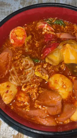 #seblakuray #seblak #seblakviral #mukbangseblak hujan emang enak makan seblak euy 🤤🤤🤤🤤