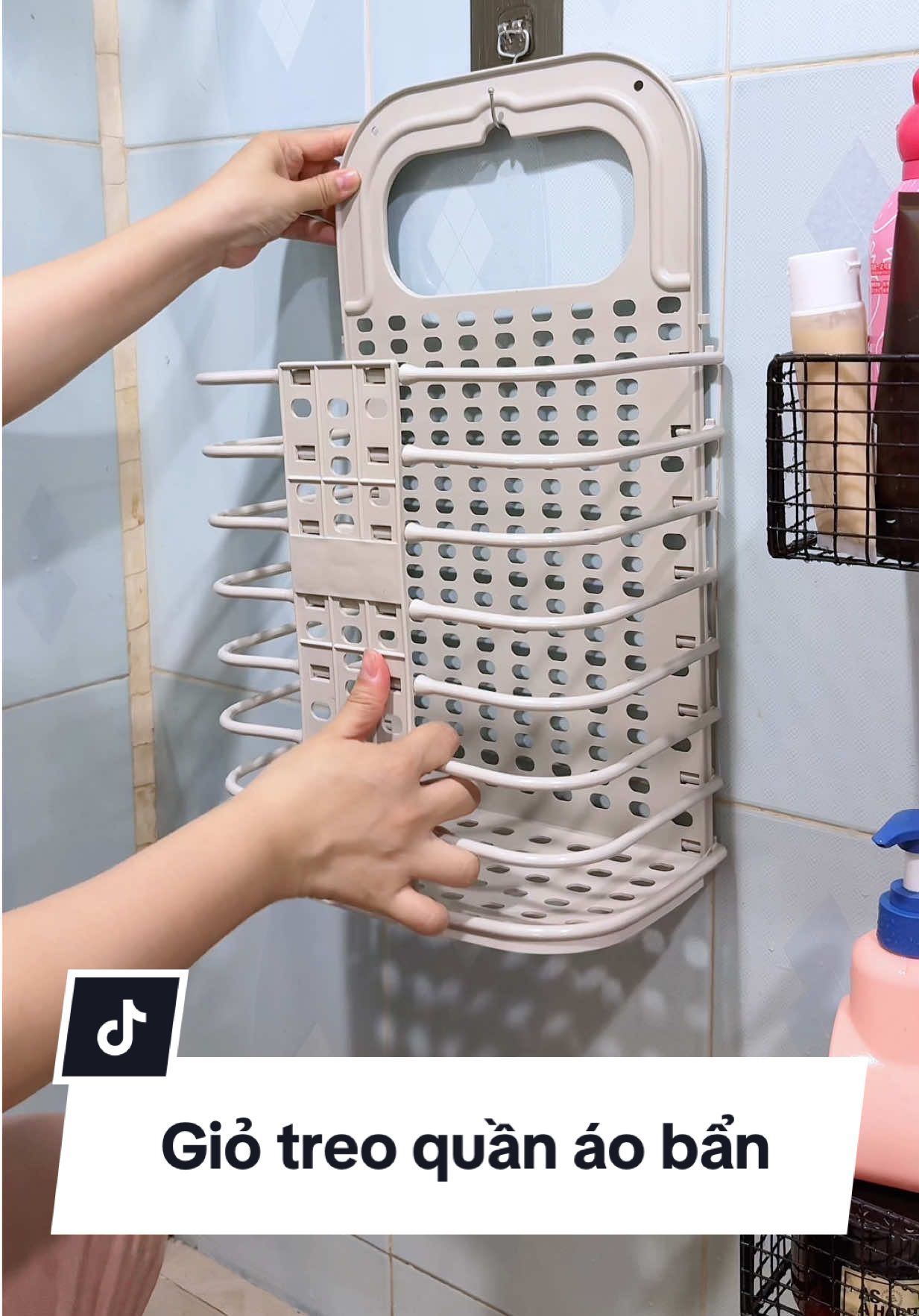 Giỏ đựng quần áo bẩn trong nhà tắm #giodungquanao #giodungquanaoban #gioquanaotreotuong #giadungtienich 