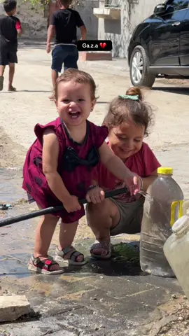 Sila and Celine were very happy when they found water and played with it 🥹