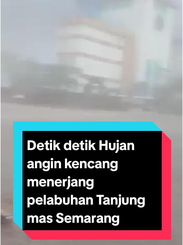 Detik detik angin kencang menerjang  pelabuhan Tanjung emas Semarang sebelum hujan deras 19-8-25 #Hujanangin #videoviral #berandatiktok #fyp #semarang 