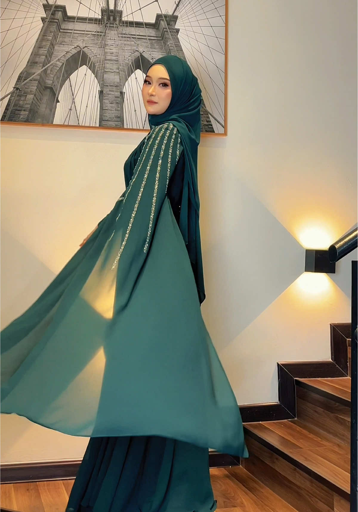 Thalia dress ni stunning sampai rasa macam red carpet moment gitu 🌹✨ Dari Rm339 to Rm199 😳 Satu je problem pakai dress ni… susah nak cari exit dari semua pujian 😅  #b#bajutunangb#bajukonvodressabaya #fyp #fashion 