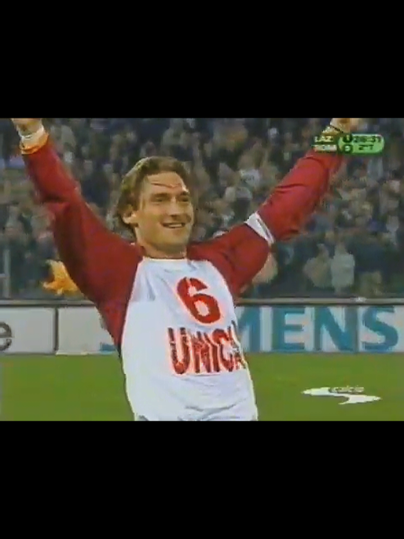 IL MERAVIGLIOSO CUCCHIAIO DI TOTTI NEL DERBY ❤️💛 CHI ERA ALLO STADIO? #totti #roma #derby #lazio #neiperte 