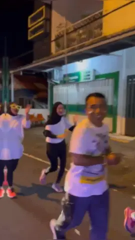 5K mungkin terdengar mudah,tp bagi pemula sungguh butuh perjuangan😁 Alhamdulillah punya tim yg solid,selalu support hingga Finish Strong❤️‍🔥❤️‍🔥❤️‍🔥 #NightRun#Running #goodteam❤#bestiegoals  #healthylifestyle  
