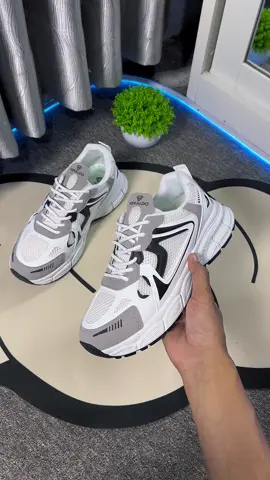 Sepatu sneakers  #sepatusneakers 